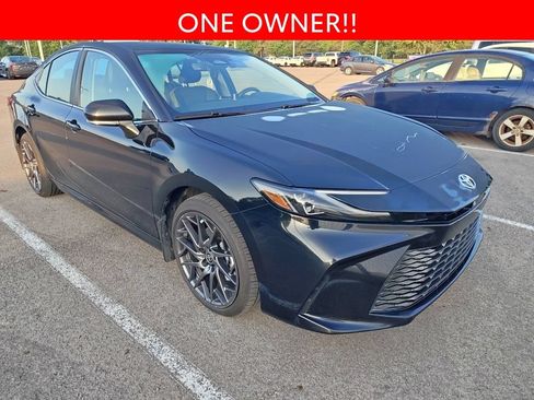 Used 2025 Toyota Camry XLE AWD/4WD image 3