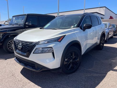 Used 2023 Nissan Rogue SV w/ SV Premium Package FWD image 3