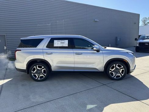 New 2025 Hyundai Palisade Limited FWD image 2