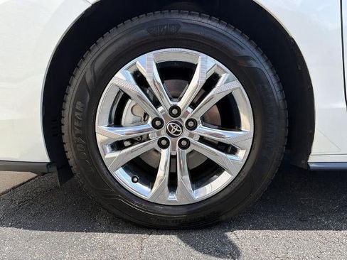 Used 2023 Toyota Sienna XSE AWD/4WD image 11