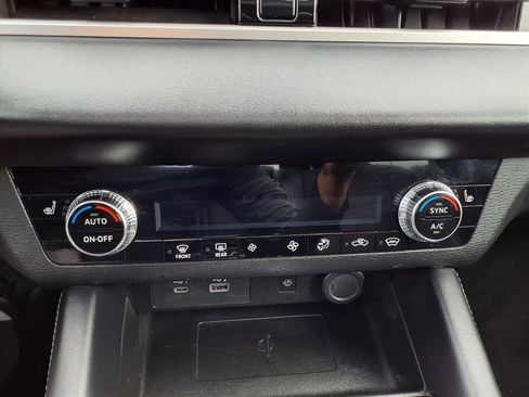 Used 2024 Mitsubishi Outlander SE image 21