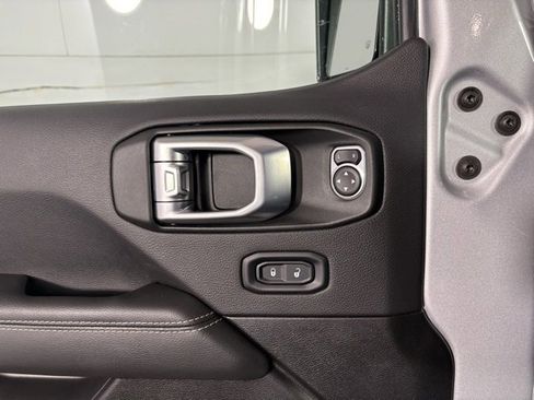 Used 2022 Jeep Wrangler Unlimited Sahara w/ Cold Weather Group image 19