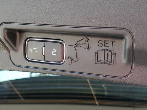 Certified 2024 Ford Explorer XLT AWD/4WD image 11