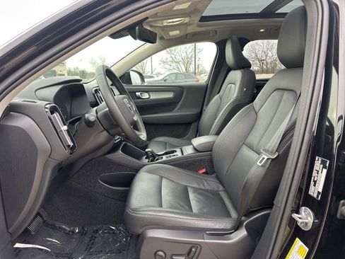 Certified 2025 Volvo XC40 B5 Core image 17