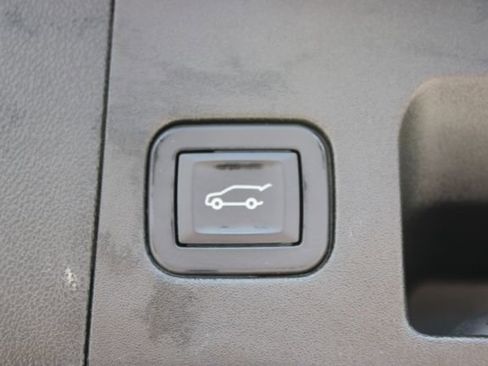 Used 2025 Cadillac XT5 Sportv w/ Technology Package AWD/4WD image 8