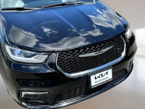 Used 2024 Chrysler Pacifica Touring-L FWD image 30