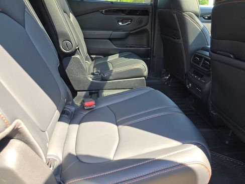 Used 2025 Honda Pilot TrailSport image 21
