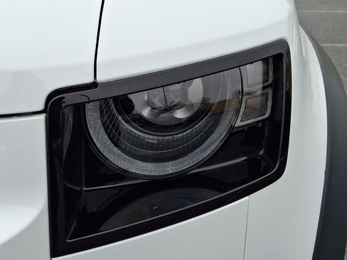 Used 2025 Land Rover Defender 130 S image 9