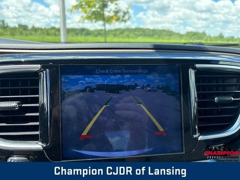 Used 2017 Chrysler Pacifica Touring-L Plus FWD image 27