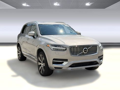 Used 2024 Volvo XC90 T8 Plus w/ Protection Package Premier AWD/4WD image 7
