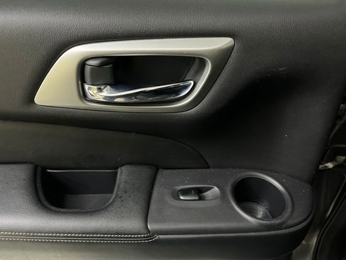 Used 2018 Nissan Pathfinder Platinum image 55