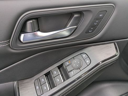 New 2025 Nissan Rogue SL w/ Tech Package image 11