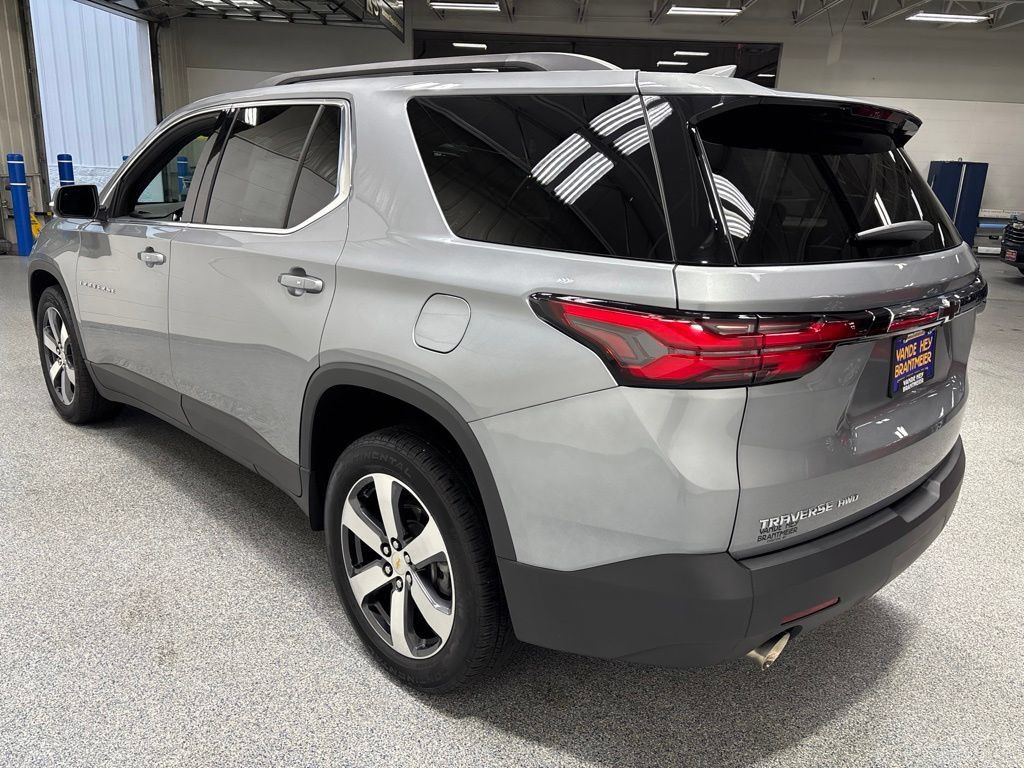Used 2023 Chevrolet Traverse LT w/ LT Premium Package AWD/4WD image 5