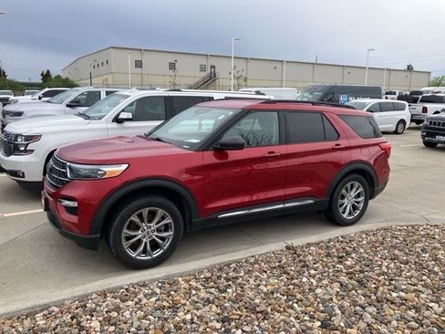 Used 2020 Ford Explorer XLT w/ Equipment Group 202A AWD/4WD image 1