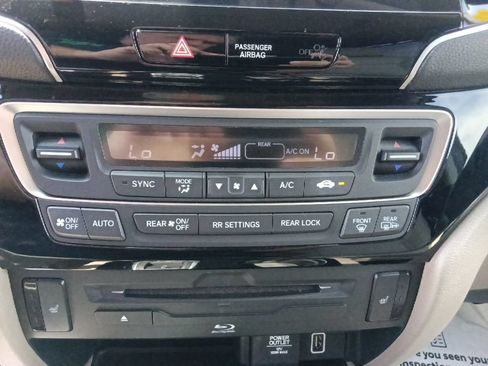 Used 2022 Honda Pilot Touring image 25