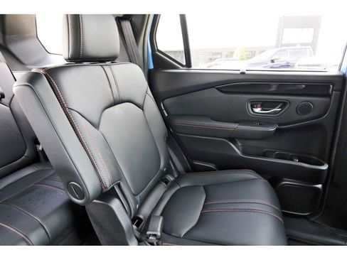 Used 2025 Honda Pilot TrailSport image 10