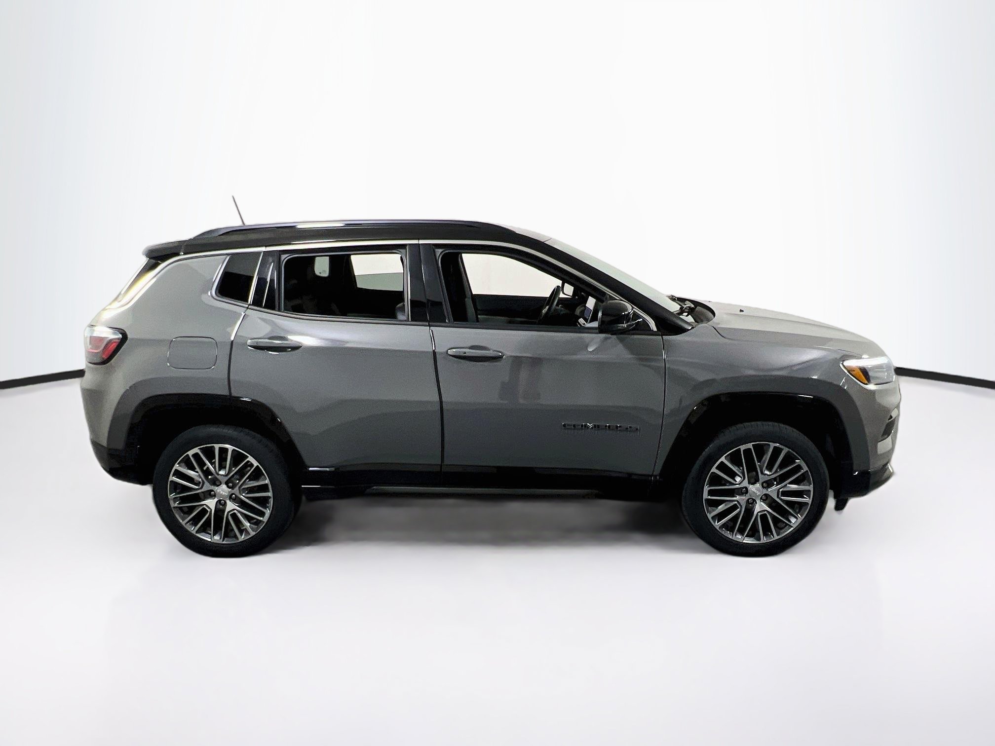 Used 2023 Jeep Compass Limited w/ Elite Group AWD/4WD image 4