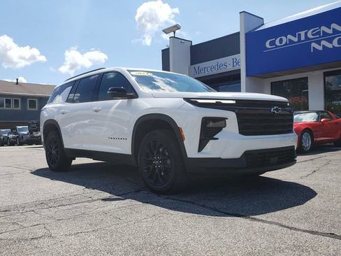 Used 2024 Chevrolet Traverse LT w/ Midnight/Sport Edition FWD image 2