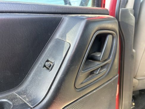 Used 2004 Jeep Grand Cherokee Laredo w/ Tan Your Hide Group image 24