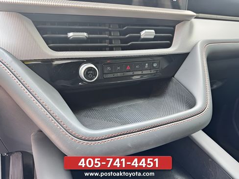 Used 2025 Ford Explorer Active w/ Active Comfort Package RWD image 30