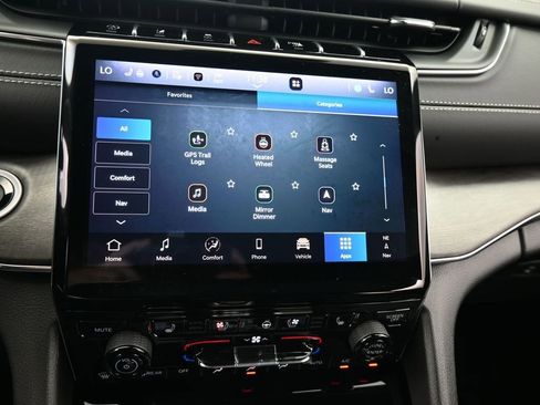 Used 2024 Jeep Grand Cherokee Overland w/ Luxury Tech Group IV image 26