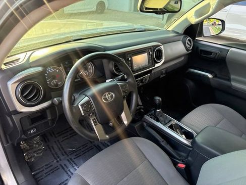 Used 2017 Toyota Tacoma SR5 w/ Tow Package RWD image 10
