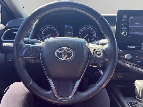 Used 2022 Toyota Camry SE FWD image 9