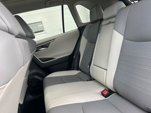 Used 2021 Toyota RAV4 Limited image 9