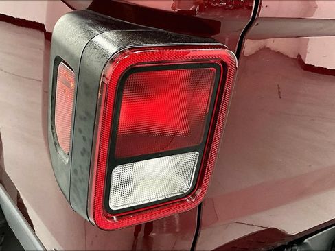 Used 2021 Jeep Gladiator Overland AWD/4WD image 38
