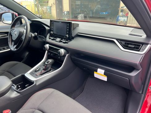 Used 2022 Toyota RAV4 SE image 16