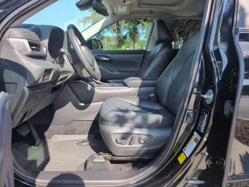 Certified 2026 Toyota Highlander XLE AWD/4WD image 16