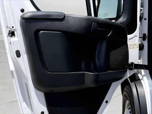 Used 2025 RAM ProMaster 2500 w/ Convenience Group FWD image 15