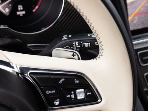 Used 2023 Bentley Bentayga Extended Wheelbase image 38