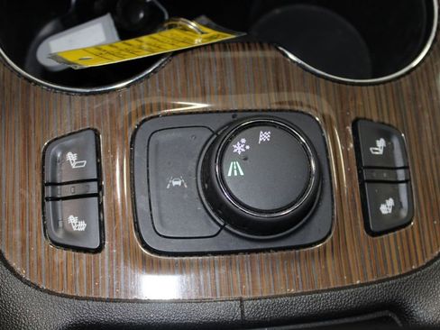 Used 2022 GMC Acadia SLE w/ Driver Convenience Package image 28