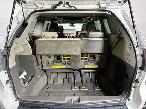 Used 2014 Toyota Sienna Limited w/ Limited Premium Package AWD/4WD image 28