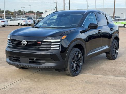 New 2026 Nissan Kicks SR w/ Cold Weather Package image 2