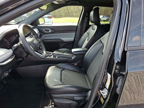 Used 2024 Jeep Compass Latitude AWD/4WD image 13