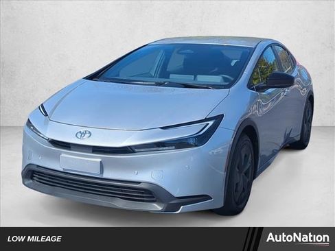Used 2025 Toyota Prius LE image 1