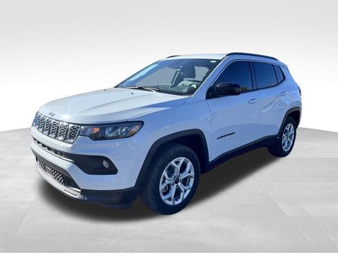 Used 2025 Jeep Compass Latitude image 7