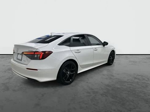 Used 2025 Honda Civic Sport image 4