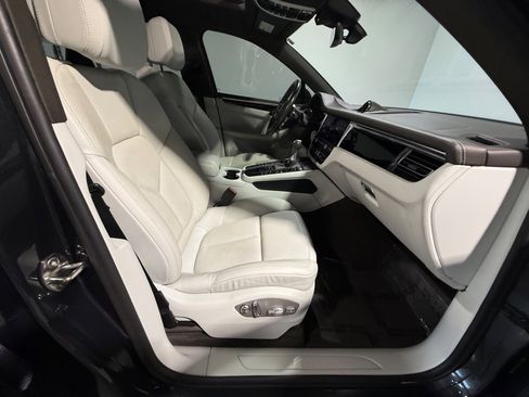 Used 2021 Porsche Macan AWD/4WD image 26
