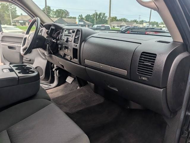 Used 2011 Chevrolet Silverado 2500 LT w/ Interior Plus Package AWD/4WD image 23