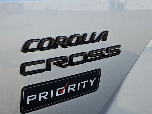 Used 2025 Toyota Corolla Cross XLE w/ Convenience Package AWD/4WD image 37
