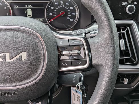 Used 2023 Kia Sorento LX FWD image 19