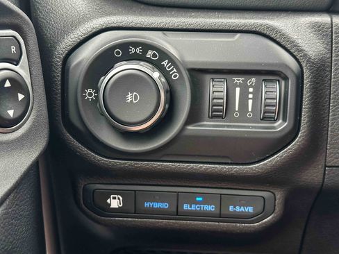 Used 2022 Jeep Wrangler Unlimited Sahara w/ Cold Weather Group image 35