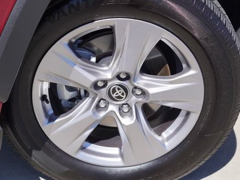 Used 2025 Toyota RAV4 XLE FWD image 12