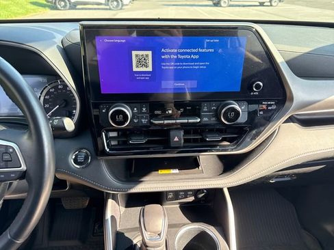 Used 2023 Toyota Highlander XLE image 29