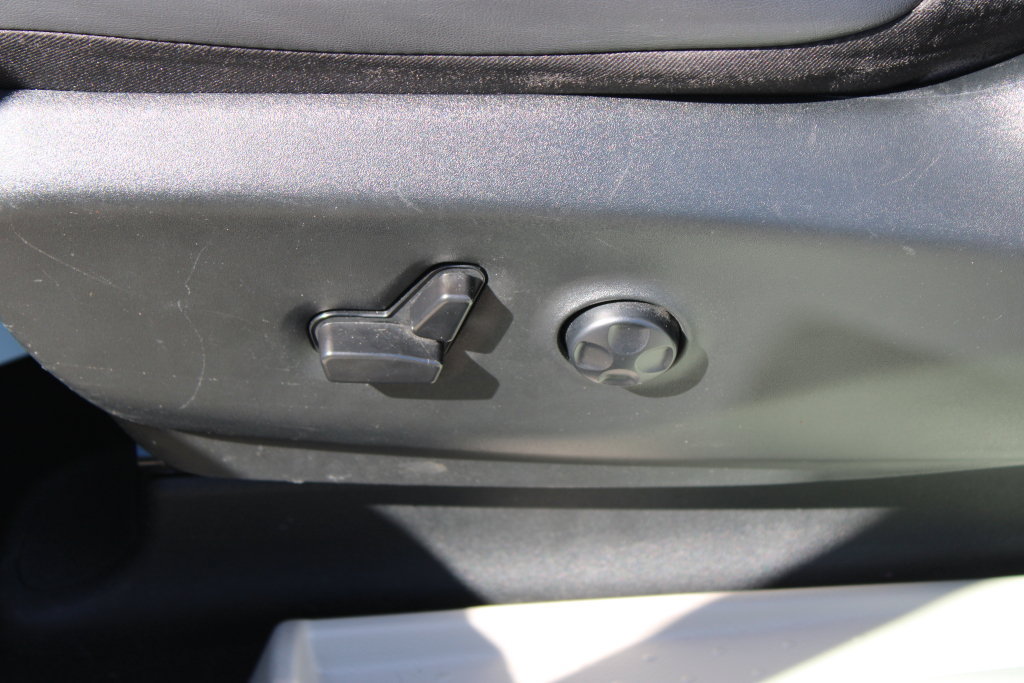 Used 2024 Chrysler Pacifica Touring-L FWD image 18