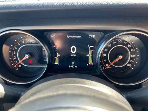 Certified 2023 Jeep Gladiator Sport AWD/4WD image 2