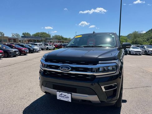 Used 2023 Ford Expedition Limited AWD/4WD image 2